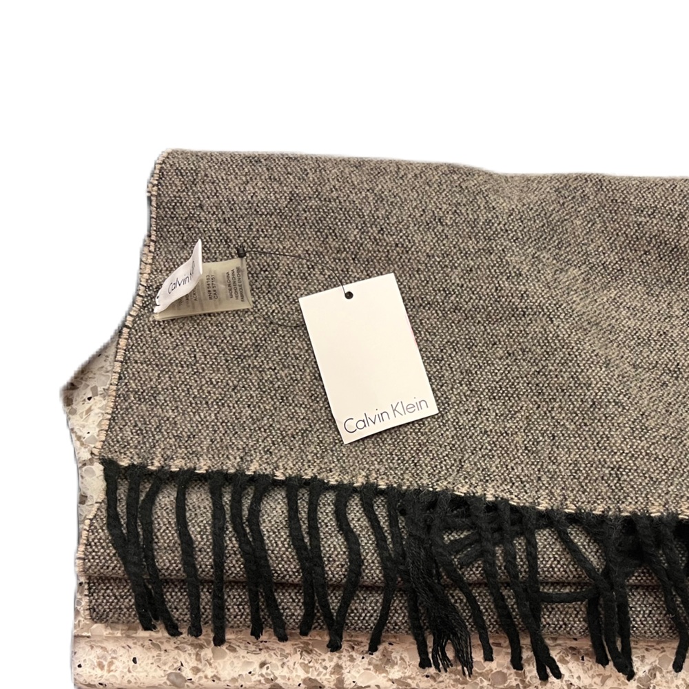 Calvin Klein Scarf nwt - Picture 6 of 15